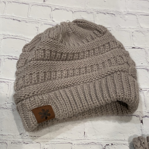 ❄️ 🧣 Women’s Winter Infinity Scarf & Ponytail Beanie Set 🧣 ❄️ - Picture 2 of 14